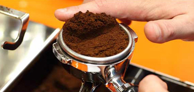 Coffee Preparation Distribute coffee in the portafilter Coffee Preparation Distribute coffee in the portafilter